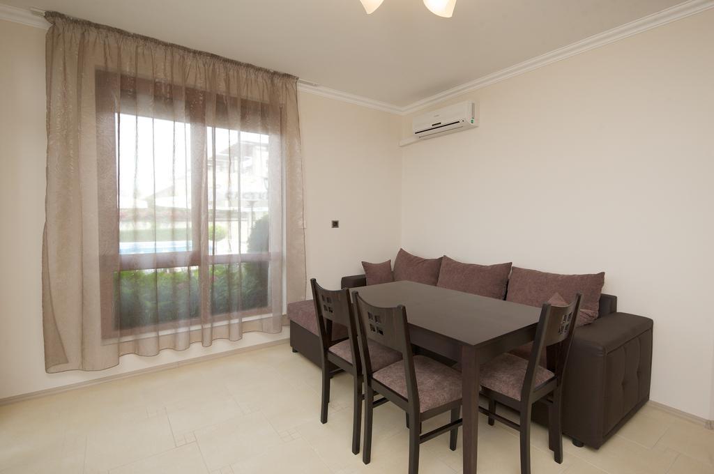 Mars Apartments In Tryavna Beach Complex Sveti Vlas Quarto foto