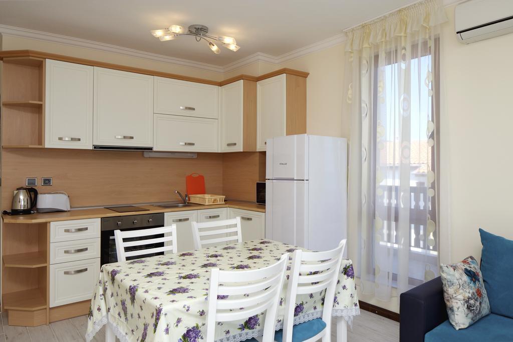 Mars Apartments In Tryavna Beach Complex Sveti Vlas Exterior foto